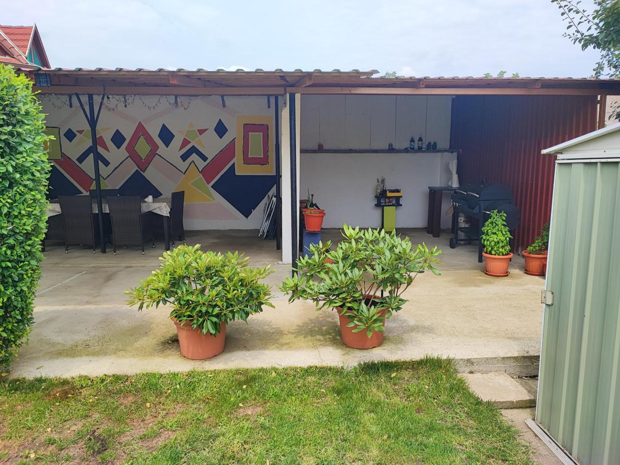 Szaffi Apartman ไฮจ์ดุสโซบอสโล ภายนอก รูปภาพ
